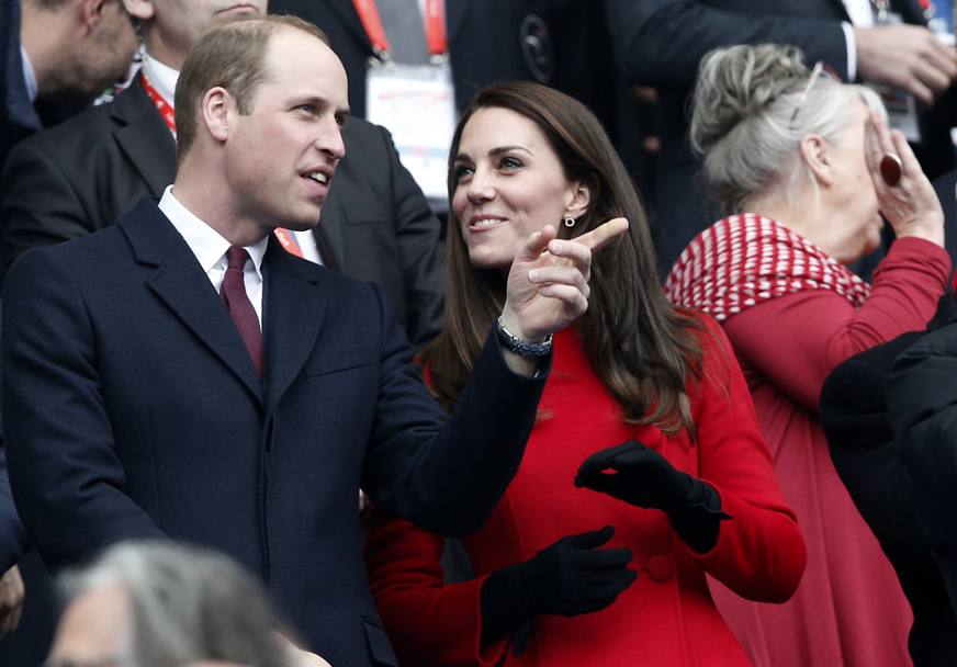 Il principe William e la consorte Kate assistono al match allo stadio parigino di Saint-Denis (Ap)